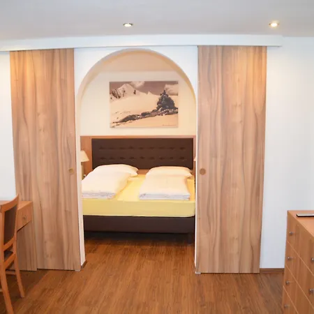 Apartment Neue Post - *